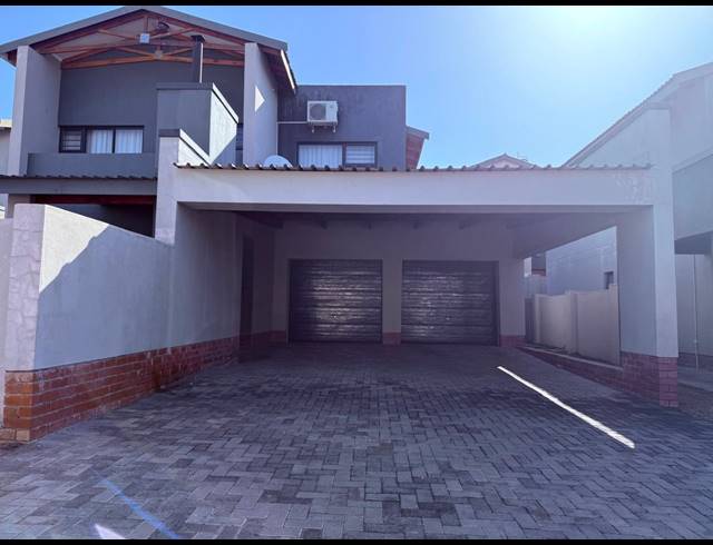 3 BEDROOM TOWNHOUSE FOR SALE IN WATERKLOOF AH